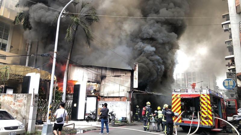 台中二中倉庫失火 校方緊急疏散上千名師生