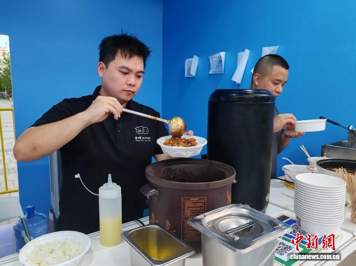 台湾青年携宝岛风味与好物亮相黄浦江畔